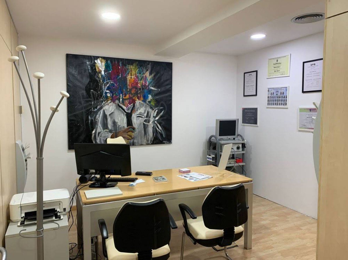 Consultorio con sala de atención
